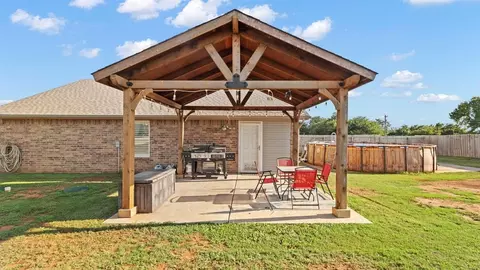 Exterior - 2086 County Road 1239, Tuttle, OK 73089 photo 5 of 10