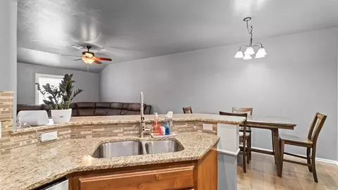 Kitchen - 2086 County Road 1239, Tuttle, OK 73089 photo 3 of 4