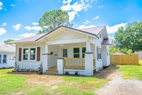407 S 8th St, Okemah, OK 74859