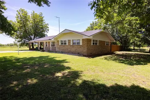 1020 S Rose Ave, Glencoe, OK 74032