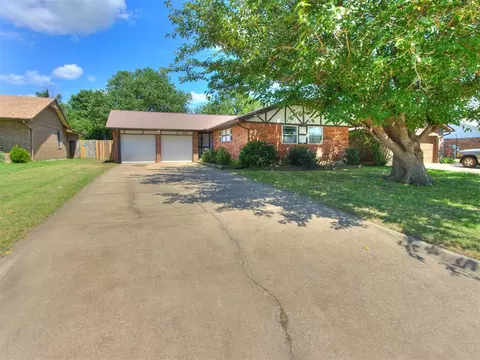 1200 N Southminster St, Moore, OK 73160