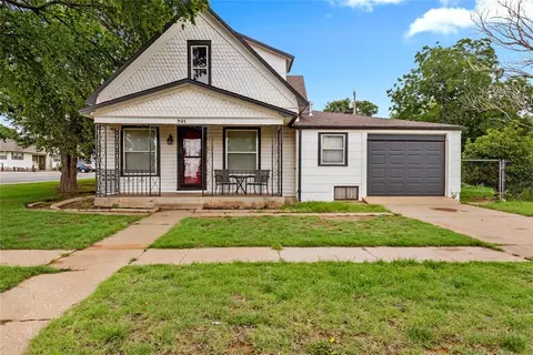 301 E Arapaho Ave, Weatherford, OK 73096