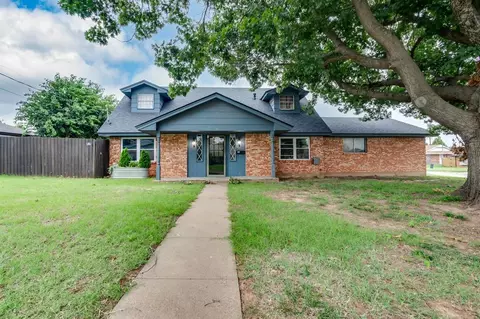214 Del Mar Dr, Yukon, OK 73099