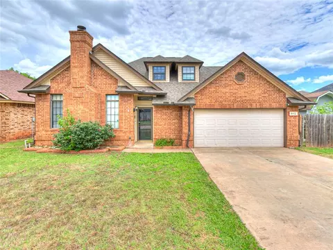 912 N Avery Dr, Moore, OK 73160
