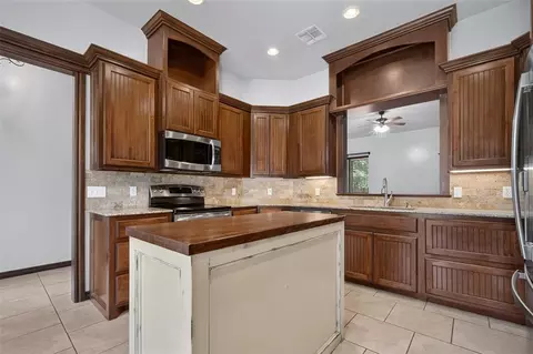 Kitchen - 3401 Mcdaniel, Blanchard, OK 73010 photo 2 of 3