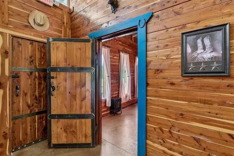 Entry Way - Undisclosed, Mcloud, OK 74851 photo 1 of 2