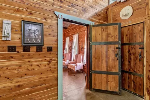 Entry Way - Undisclosed, Mcloud, OK 74851 photo 2 of 2