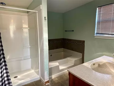 Bath - 624 Sunflower Rd, Broken Bow, OK 74728 photo 2 of 3