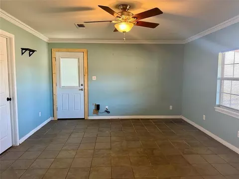 Living - 624 Sunflower Rd, Broken Bow, OK 74728 photo 5 of 5