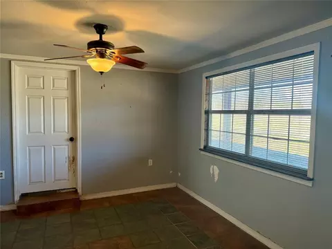 Living - 624 Sunflower Rd, Broken Bow, OK 74728 photo 4 of 5