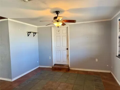 Living - 624 Sunflower Rd, Broken Bow, OK 74728 photo 3 of 5