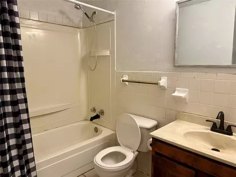 Bath - 624 Sunflower Rd, Broken Bow, OK 74728 photo 1 of 3