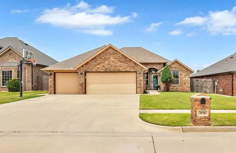 2570 Kadlan Dr, El Reno, OK 73036