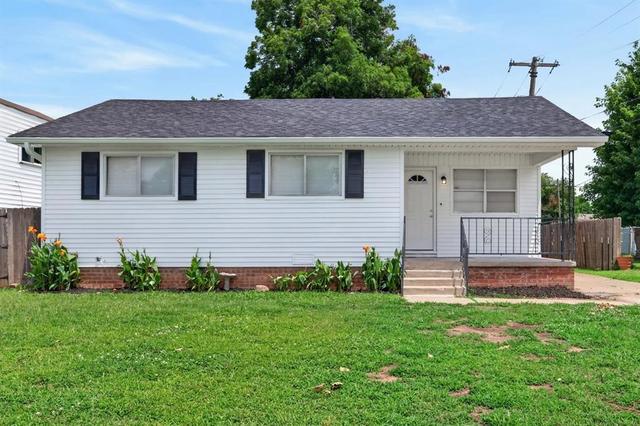 217 Ercoupe Dr, Midwest City, OK 73110