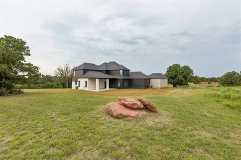 Exterior - 8809 E Covell Rd, Arcadia, OK 73007 photo 8 of 11