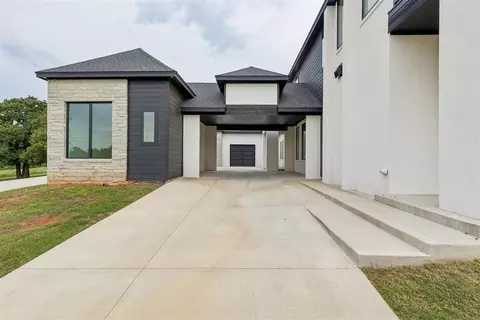 Exterior - 8809 E Covell Rd, Arcadia, OK 73007 photo 5 of 11