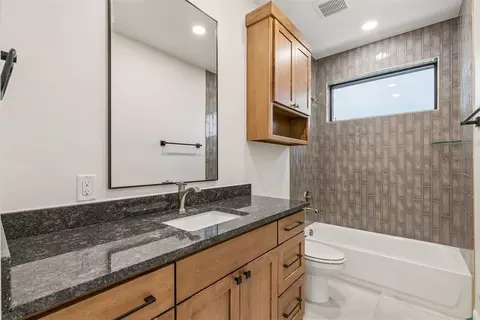 Bath - 8809 E Covell Rd, Arcadia, OK 73007 photo 8 of 8