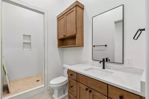 Bath - 8809 E Covell Rd, Arcadia, OK 73007 photo 5 of 8