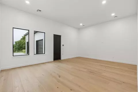 Living - 8809 E Covell Rd, Arcadia, OK 73007 photo 3 of 4