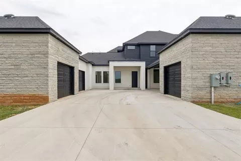 Exterior - 8809 E Covell Rd, Arcadia, OK 73007 photo 7 of 11