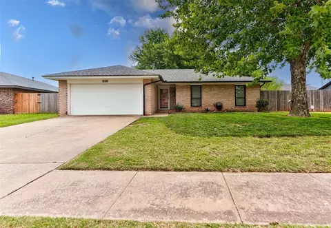 630 S Heights Dr, Mustang, OK 73064