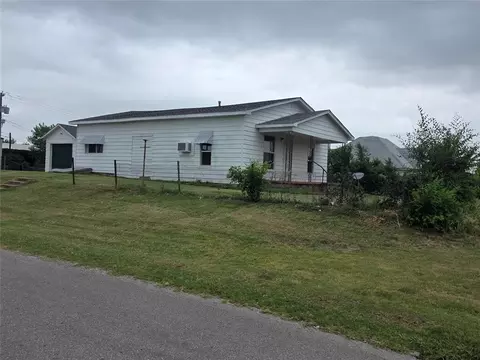 928 S 3rd St, Chickasha, OK 73018