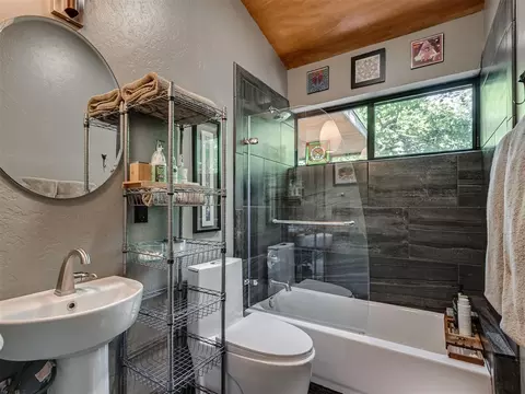 Bath - 641 E Brooks St, Norman, OK 73071 photo 3 of 3