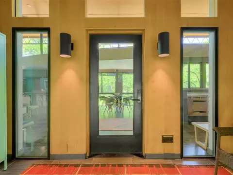 Entry Way - 641 E Brooks St, Norman, OK 73071 photo 2 of 3