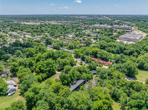 View/Area - 641 E Brooks St, Norman, OK 73071 photo 4 of 5