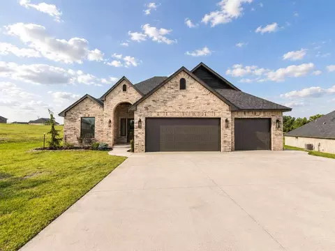 2444 Canyon Cir, Blanchard, OK 73010