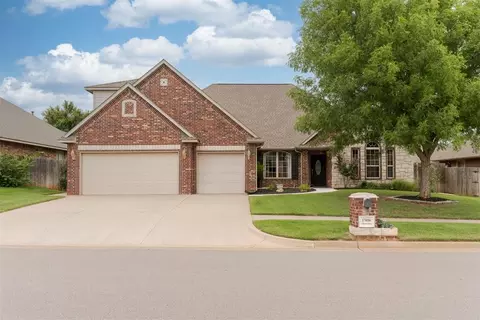 17016 Platinum Ln, Edmond, OK 73012
