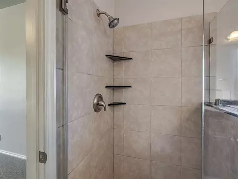 Bath - 2117 Cedar Pointe Cir, Edmond, OK 73003 photo 4 of 7