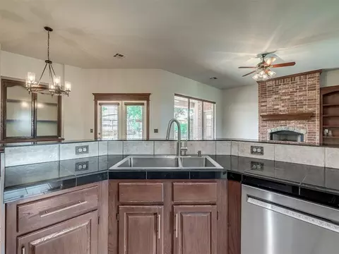 Kitchen - 2117 Cedar Pointe Cir, Edmond, OK 73003 photo 3 of 5