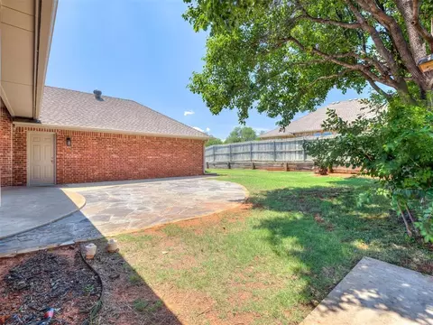 Exterior - 2117 Cedar Pointe Cir, Edmond, OK 73003 photo 8 of 10