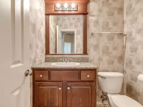 Bath - 2117 Cedar Pointe Cir, Edmond, OK 73003 photo 7 of 7