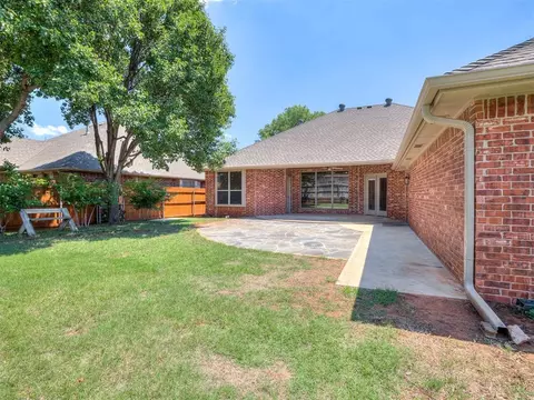 Exterior - 2117 Cedar Pointe Cir, Edmond, OK 73003 photo 9 of 10