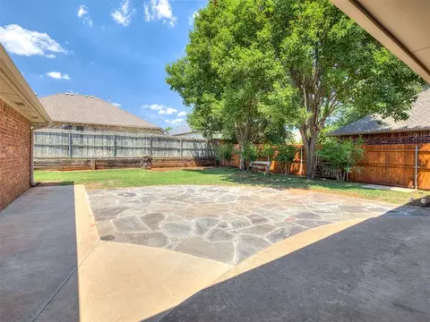 Exterior - 2117 Cedar Pointe Cir, Edmond, OK 73003 photo 6 of 10