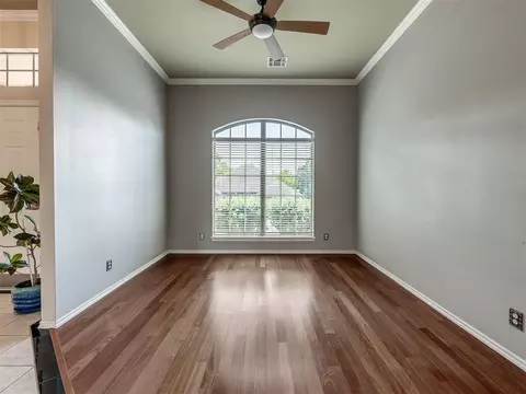 Living - 2117 Cedar Pointe Cir, Edmond, OK 73003 photo 2 of 11