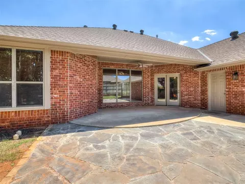 Exterior - 2117 Cedar Pointe Cir, Edmond, OK 73003 photo 7 of 10