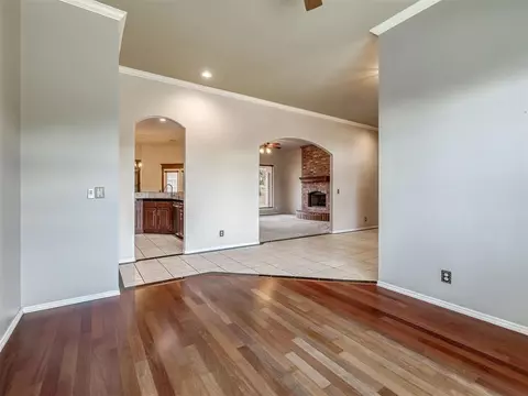 Living - 2117 Cedar Pointe Cir, Edmond, OK 73003 photo 3 of 11
