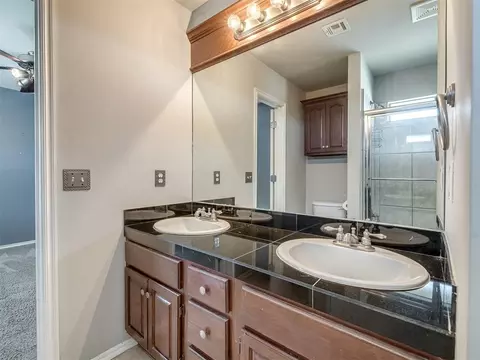Bath - 2117 Cedar Pointe Cir, Edmond, OK 73003 photo 5 of 7