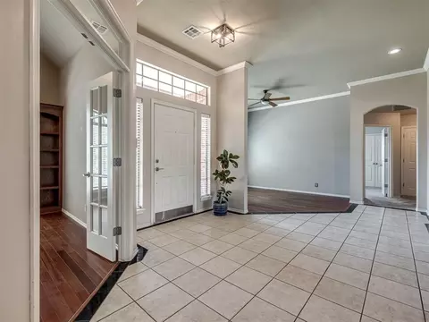 Entry Way - 2117 Cedar Pointe Cir, Edmond, OK 73003 photo 2 of 2