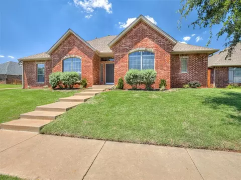 Exterior - 2117 Cedar Pointe Cir, Edmond, OK 73003 photo 3 of 10