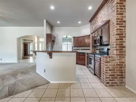 Kitchen - 2117 Cedar Pointe Cir, Edmond, OK 73003 photo 1 of 5