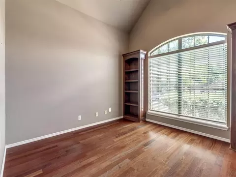 Living - 2117 Cedar Pointe Cir, Edmond, OK 73003 photo 4 of 11