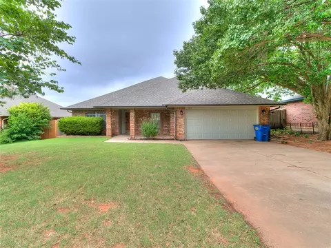 329 E Twelve Oaks Ter, Mustang, OK 73064
