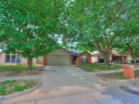1017 Golden Eagle Dr, Norman, OK 73072