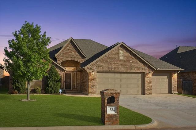 1324 Brice Dr, Moore, OK 73160