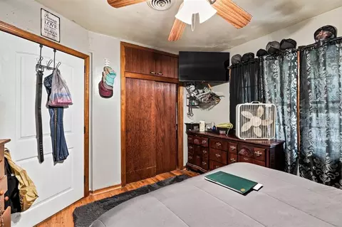 Bedroom - 990959 S 3293 Rd, Harrah, OK 73045 photo 2 of 5