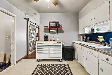 Kitchen - 990959 S 3293 Rd, Harrah, OK 73045 photo 2 of 2